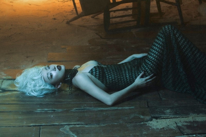 Sao Việt 2/3: Tóc Tiên tung bộ ảnh mới với trang phục váy hai dây trễ nải gợi cảm.