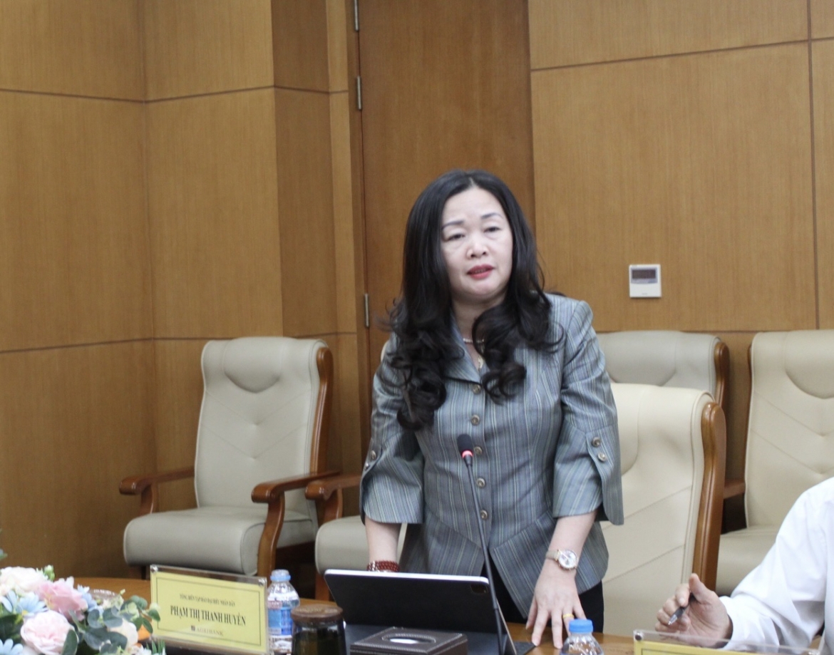 Bà Phạm Thị Thanh Huyền, Tổng biên tập Báo Đại biểu Nhân dân phát biểu khai mạc tọa đàm.