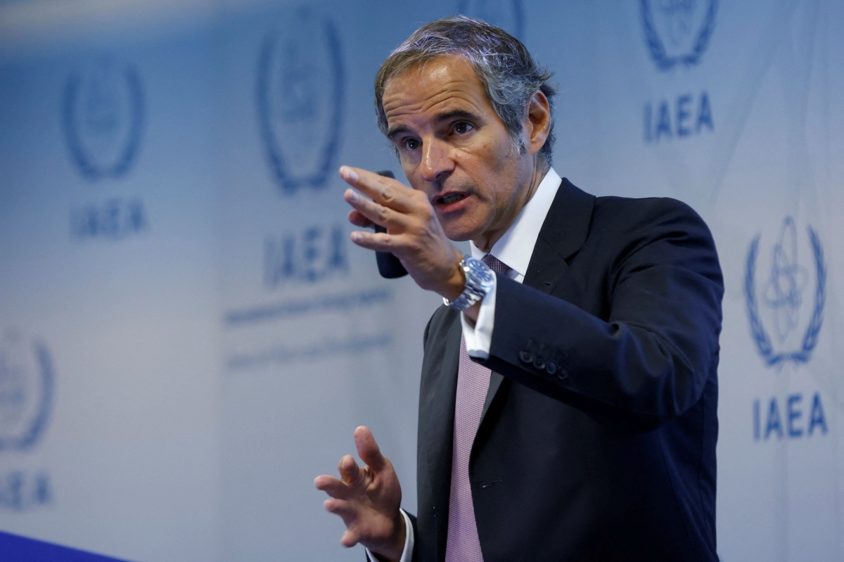 Tổng Giám đốc IAEA Rafael Grossi kêu gọi các bên liên quan thiết lập "vùng an toàn" xung quanh các nhà máy điện hạt nhân. (Ảnh: Reuters)