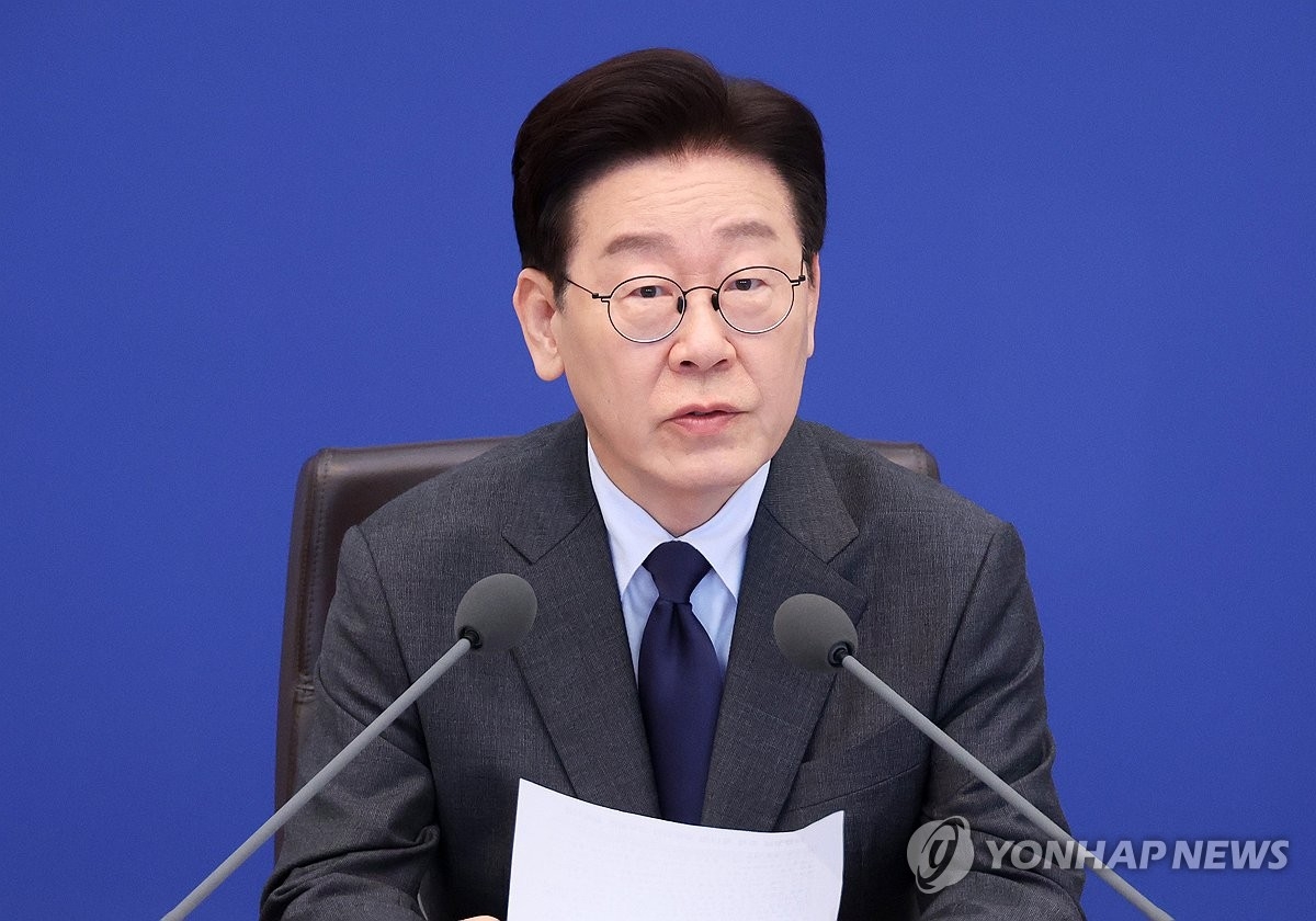 Tổng thống Lee Jae Myung chủ trì phiên họp Chính phủ Hàn Quốc ngày 24/3. (Ảnh: Yonhap News)