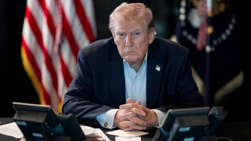 Tổng thống Mỹ Donald Trump ngồi tại bàn theo dõi các hoạt động quân sự trong Chiến dịch Epic Fury chống lại Iran. Ảnh: Nhà Trắng.