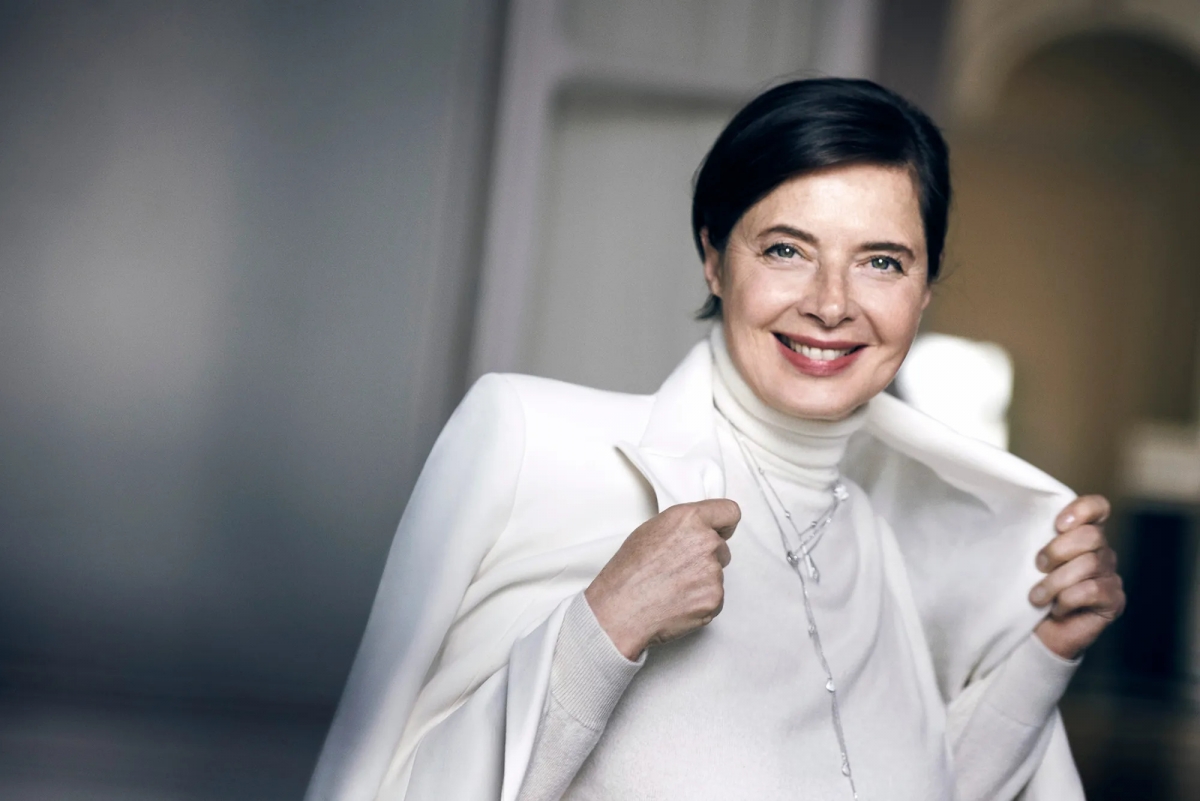 Isabella Rossellini – con gái của huyền thoại Ingrid Bergman – chỉ mới nhận được đề cử Oscar đầu tiên gần đây cho vai phụ trong "Conclave", dù đã có nhiều năm hoạt động trong điện ảnh.