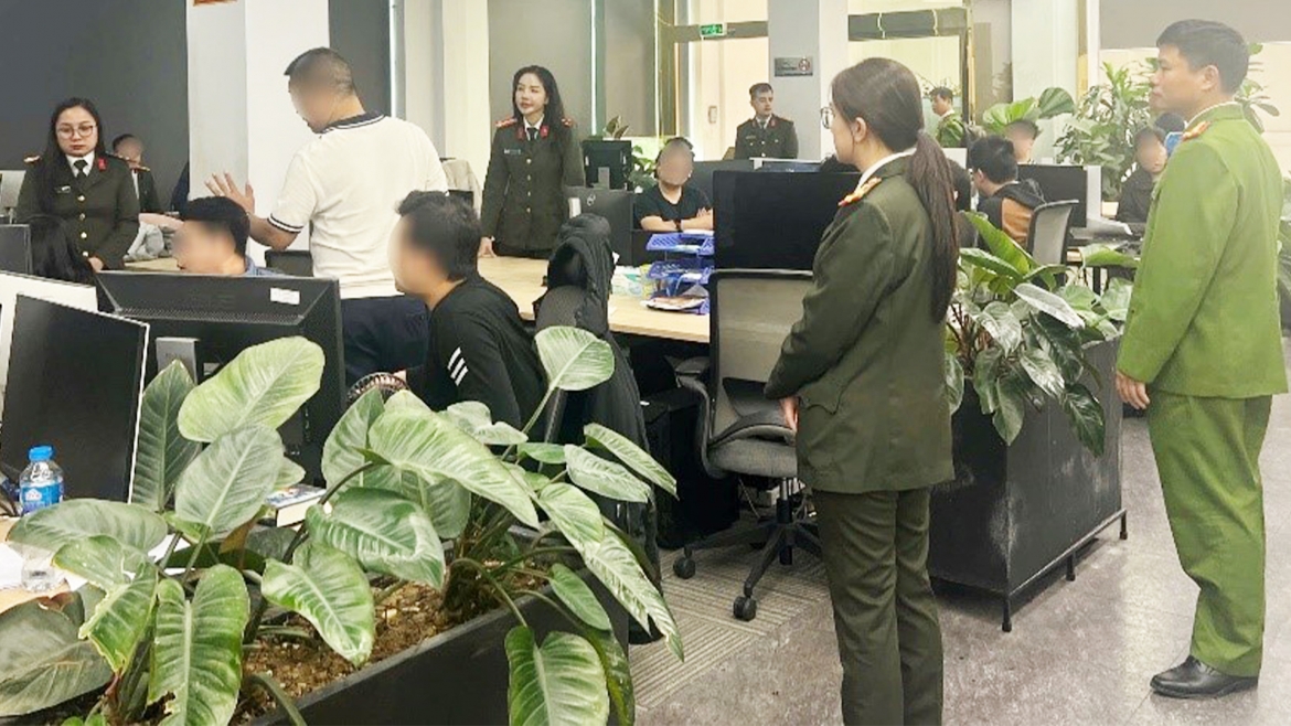 Công an Thành phố khám xét địa điểm làm việc của các đối tượng