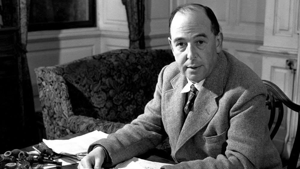 C. S. Lewis là một tiểu thuyết gia nổi tiếng trong thể loại văn học giả tưởng.
