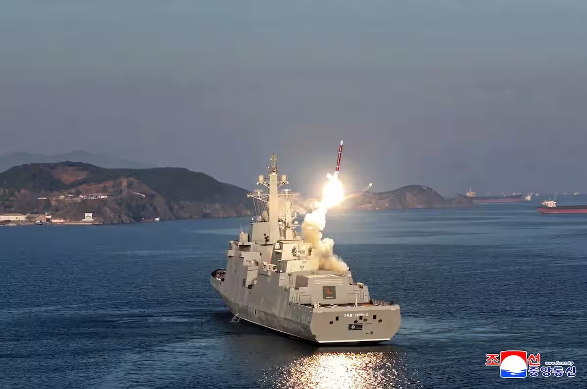 Triều Tiên phóng thành công tên lửa từ tàu khu trục lớp 5.000 tấn. (Ảnh: KCNA)