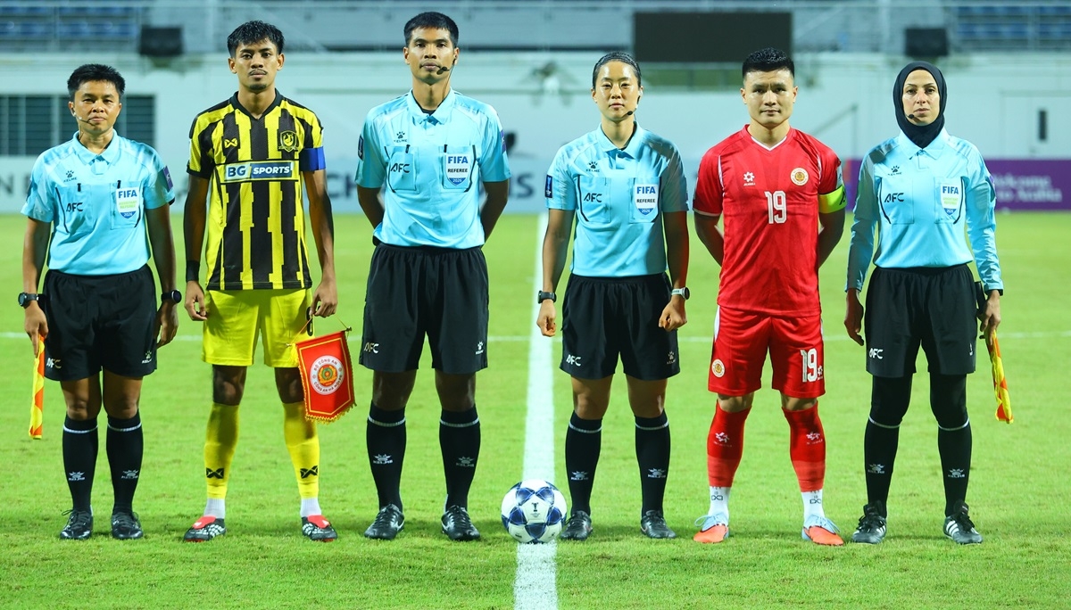 Trọng tài Kim Yu Jeong khi tham gia điều khiển trận Tampines vs CLB CAHN ở Cúp C2 châu Á hôm 18/2.
(Ảnh: AFC). 