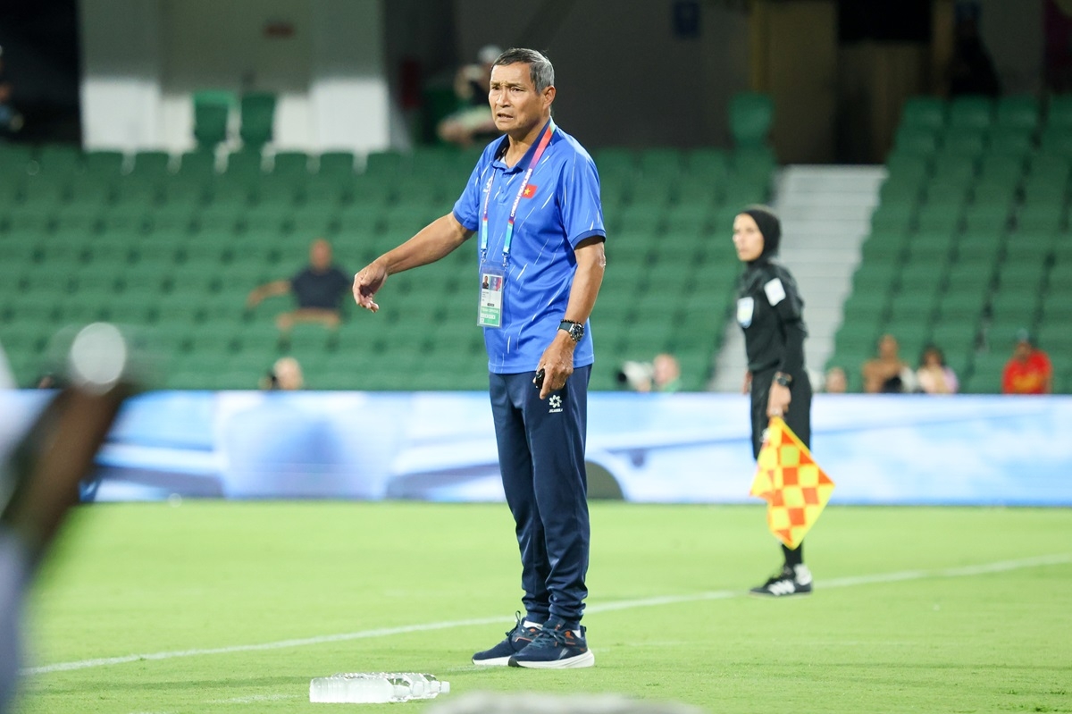 HLV Mai Đức Chung đánh giá hai đội có trận đấu ngang sức ngang tài và ĐT nữ Việt Nam có phần may mắn hơn để giành chiến thắng