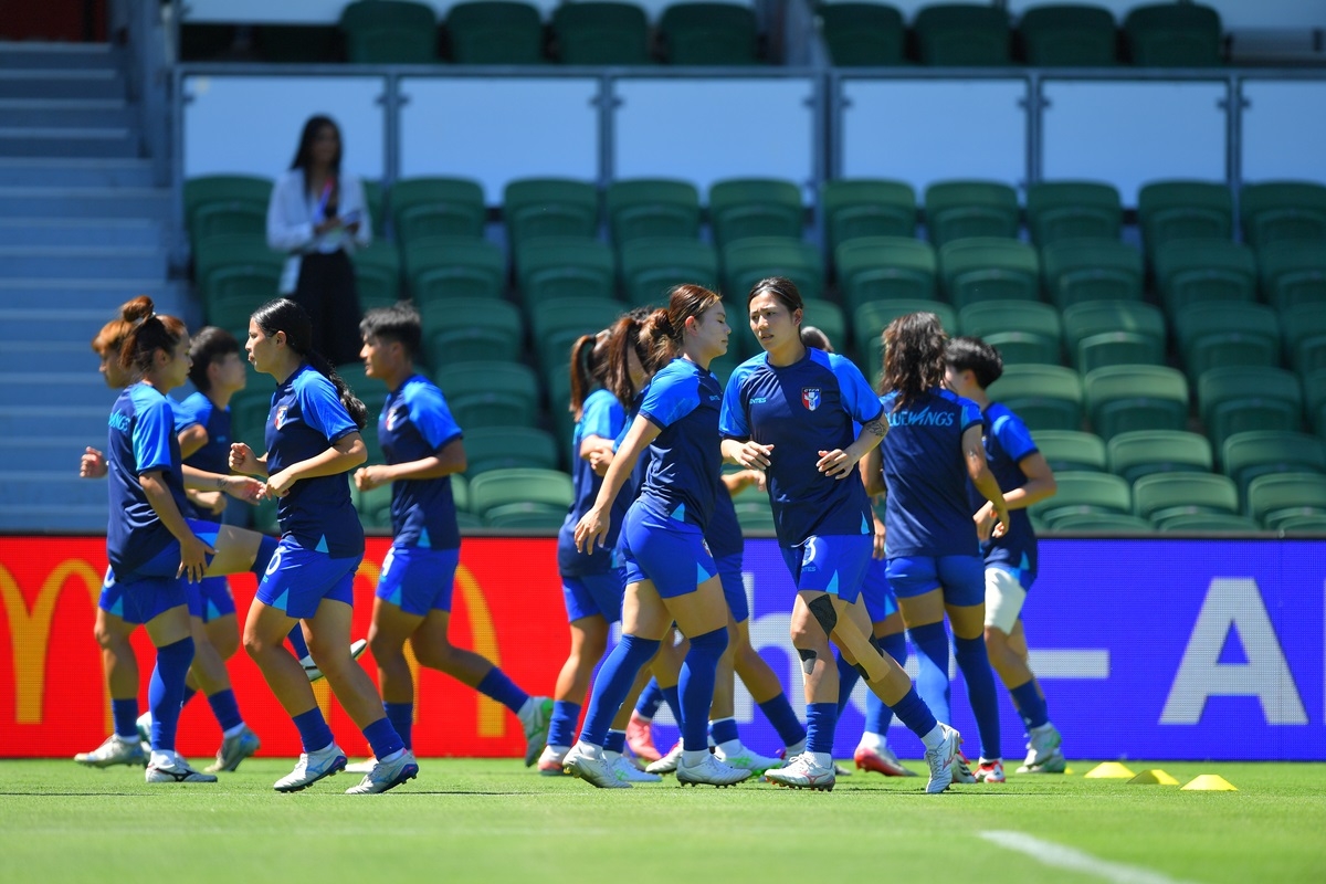 Các cầu thủ Đài Bắc Trung Hoa khởi động trước trận. (Ảnh: AFC). 