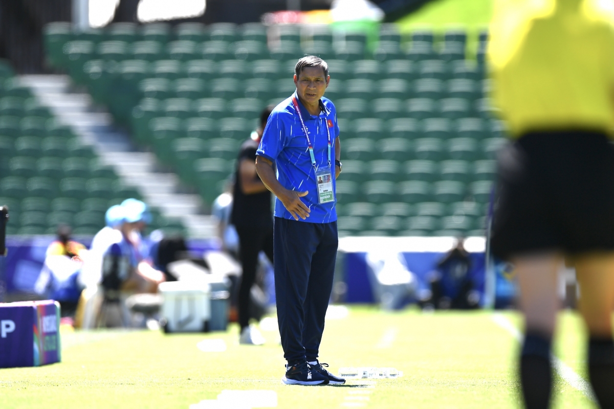 Thầy trò HLV Mai Đức Chung sẽ cần nỗ lực tối đa mới có hy vọng giành vé vào tứ kết. (Ảnh: AFC). 