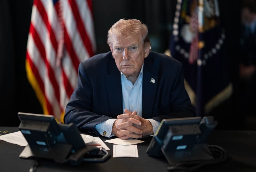 Tổng thống Donald Trump theo dõi hoạt động quân sự trong chiến dịch Operation Epic Fury (tạm dịch là Cơn thịnh nộ kinh hoàng) nhằm vào Iran ngày 2/3. Ảnh: The White House/X/Anadolu/Getty Images