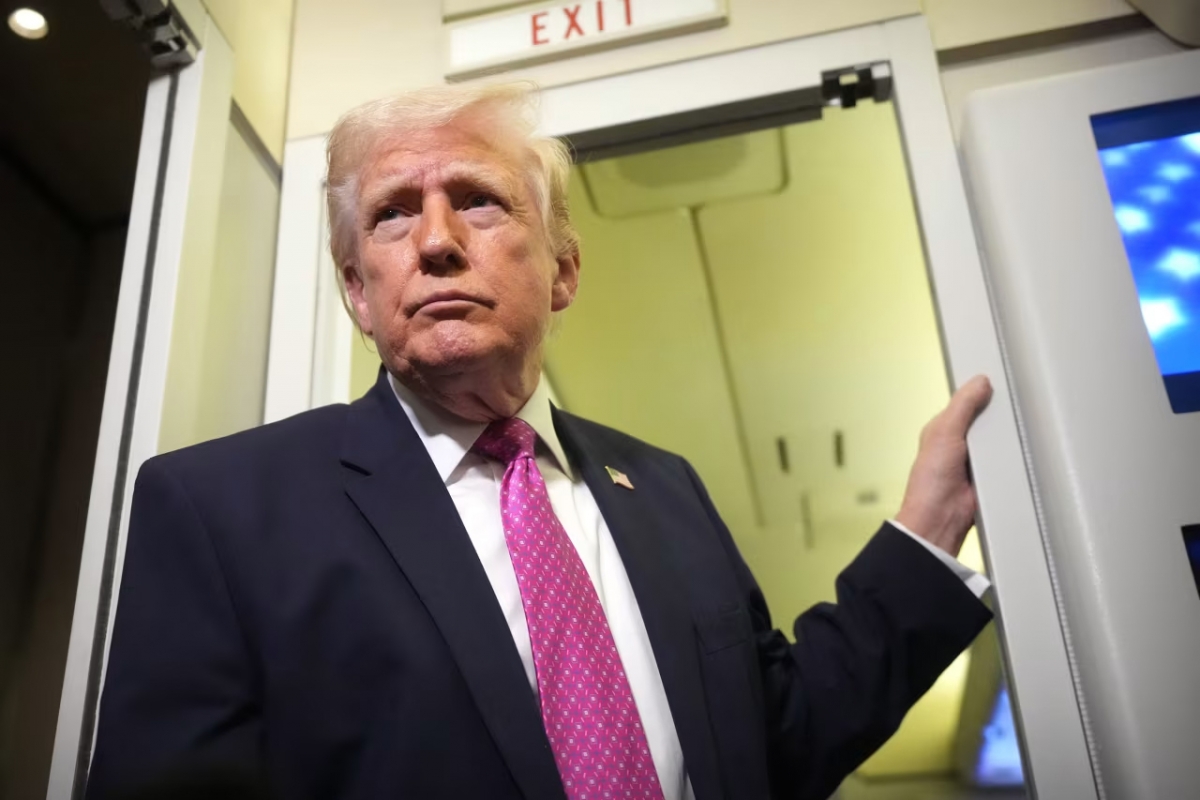 Tổng thống Mỹ Donald Trump phát biểu với phóng viên trên chuyên cơ Không Lực Một, ngày 29/3/2026. Ảnh: AP