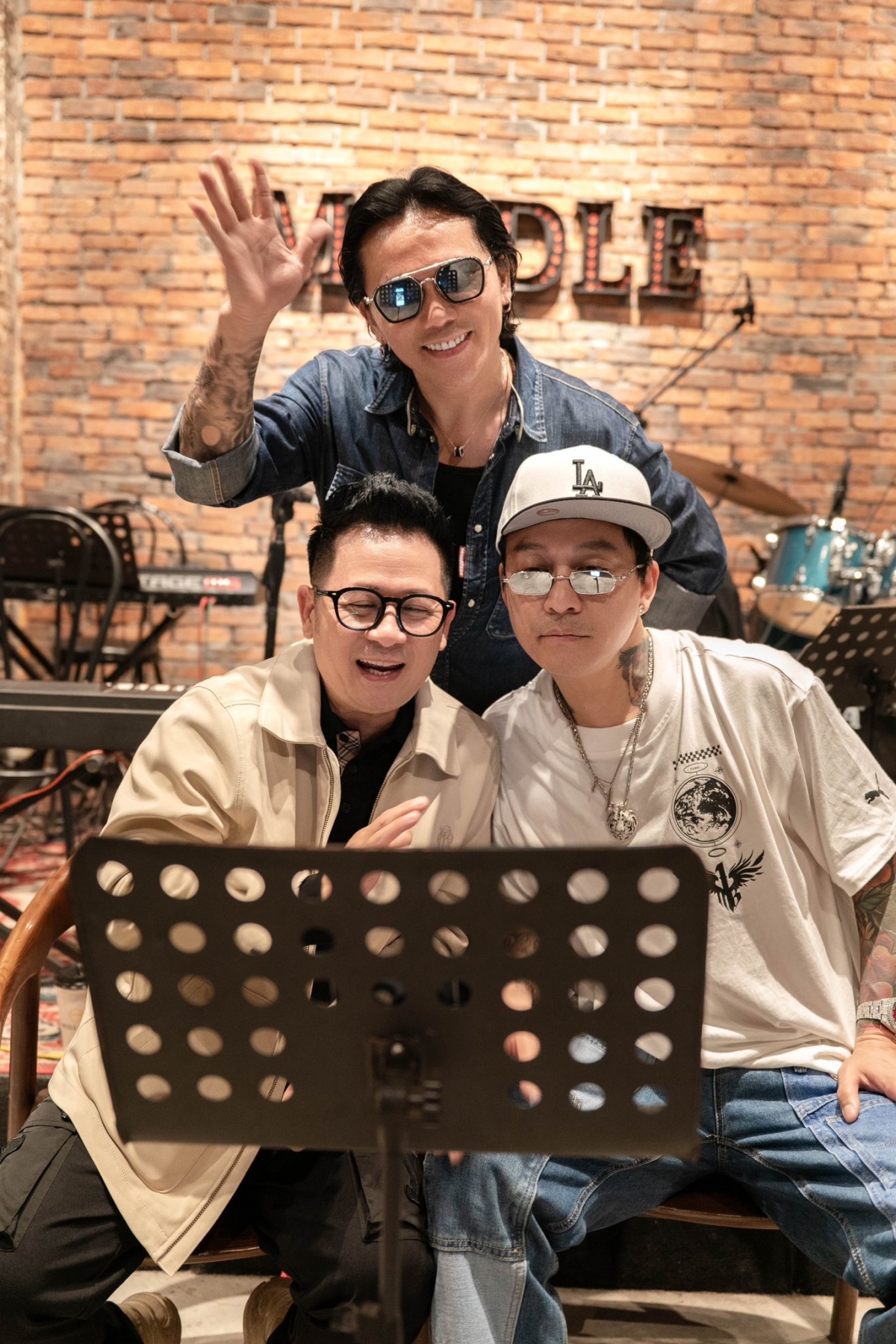 Ca sĩ Tuấn Hưng bày tỏ sự xúc động và gửi lời cảm ơn ê-kíp, ban nhạc cùng khán giả trước thềm hai đêm nhạc đánh dấu màn trở lại của “Quả Dưa Hấu”.