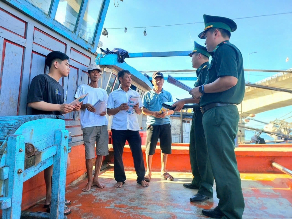 Tuyên truyền về chống khai thác IUU đến từng chủ tàu cá