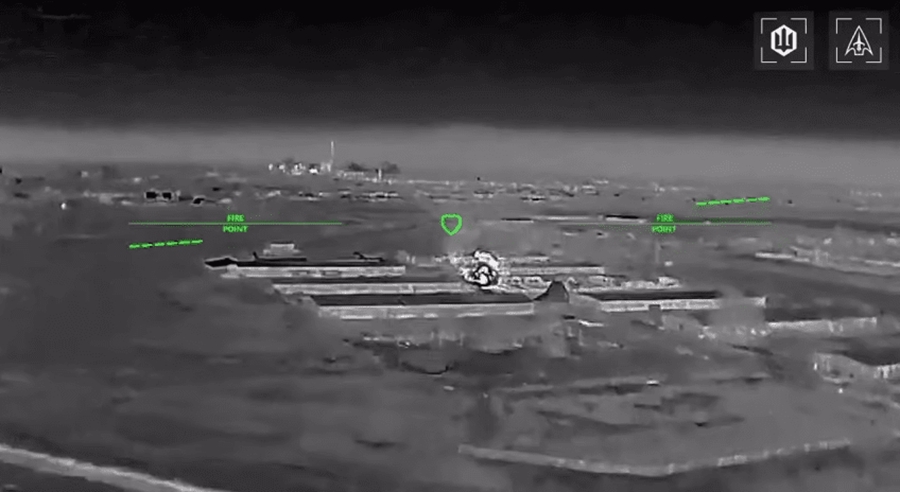 Hình ảnh từ máy bay không người lái nhiệt ghi lại các cuộc tấn công chính xác của Lực lượng Hệ thống Không người lái (SBS) của Ukraine sâu trong lòng địch. Nguồn: Robert “Magyar” Brovdi