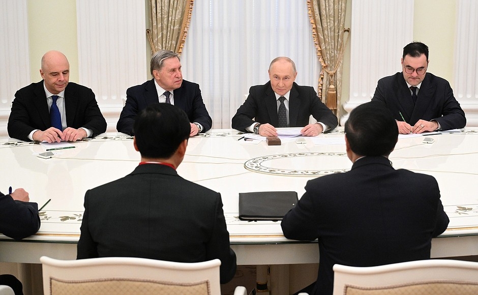 Thủ tướng Phạm Minh Chính hội kiến Tổng thống Nga Vladimir Putin. Ảnh: Điện Kremlin