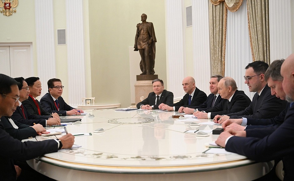 Thủ tướng Phạm Minh Chính hội kiến Tổng thống Nga Vladimir Putin. Ảnh: Điện Kremlin