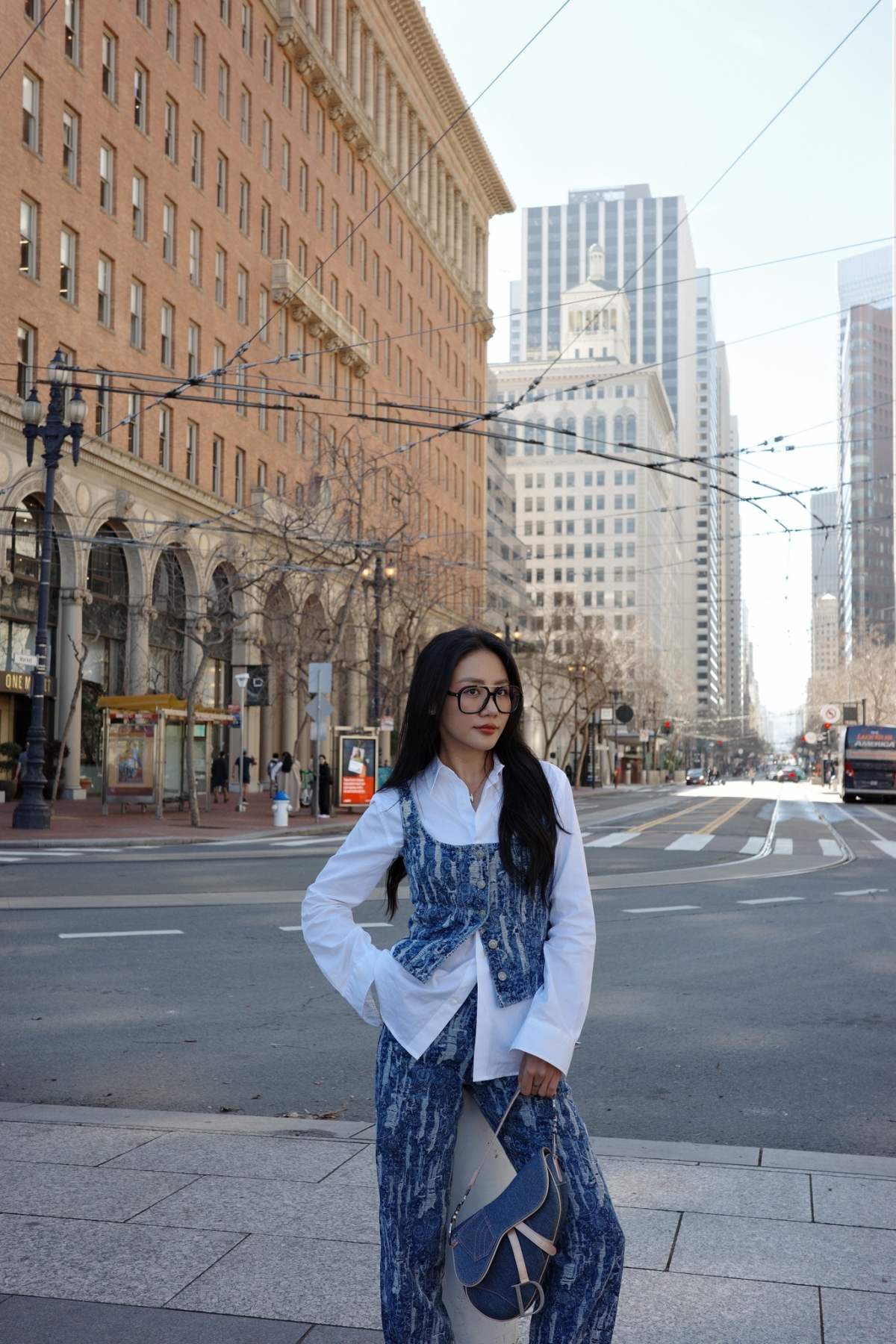 Văn Mai Hương chia sẻ khoảnh khắc dạo bước tại San Francisco, kèm dòng trạng thái ngắn gọn: “Lost in San Francisco”.