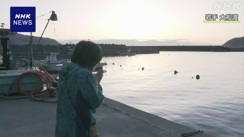 Với những người còn sống, nỗi đau và mất mát to lớn do thảm họa 11/03 gây ra luôn hiện hữu. Ảnh: NHK