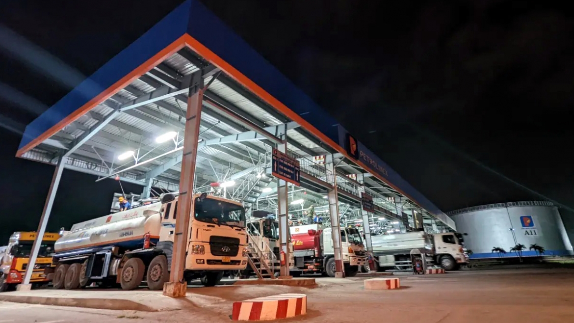 Hệ thống xuất - cấp tại Tổng kho xăng dầu Nhà Bè - Ảnh: Petrolimex