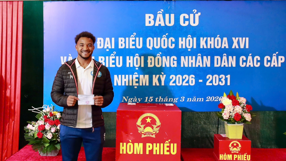 Xuân Son lần đầu đi bỏ phiếu.