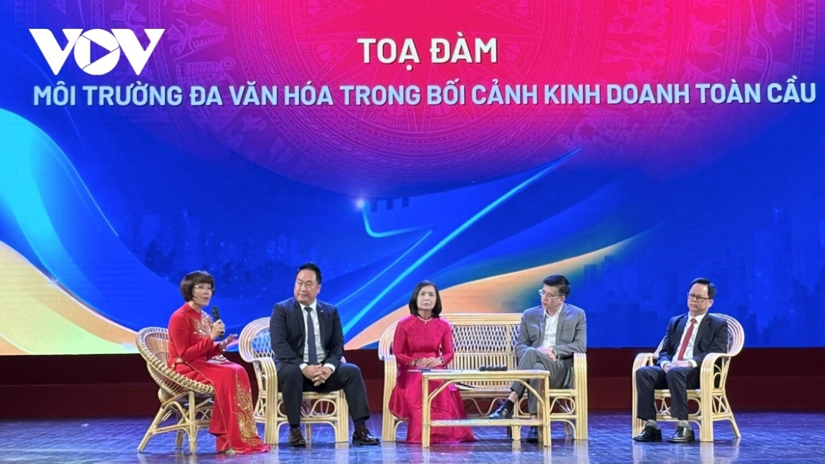 Diễn đàn quốc gia “Văn hóa với doanh nghiệp” được tổ chức thường niên, nhằm thúc đẩy việc xây dựng và lan tỏa các chuẩn mực văn hóa kinh doanh của Việt Nam.