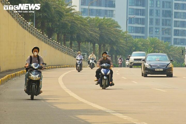 Nhiệt độ tại miền Bắc hiện có nơi vượt 30°C. (Ảnh: Minh Quang)