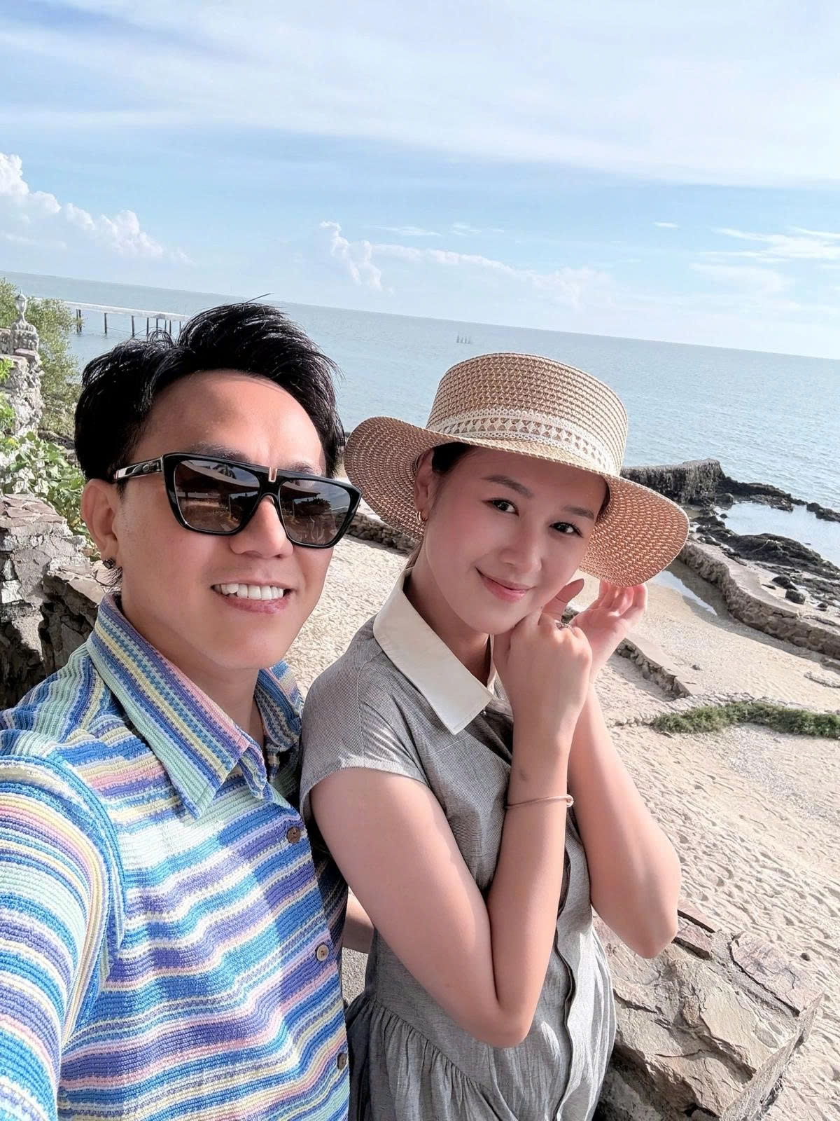 Vợ chồng diễn viên Anh Đức - Anh Phạm nghỉ dưỡng đầu năm ở Thái Lan.