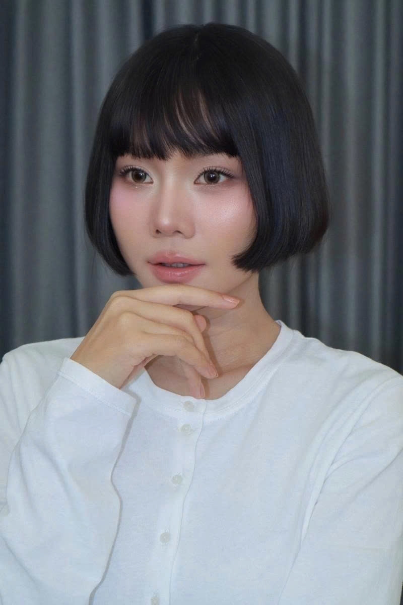 Siêu mẫu Thanh Hằng gây bất ngờ khi lột xác với kiểu tóc ngắn.