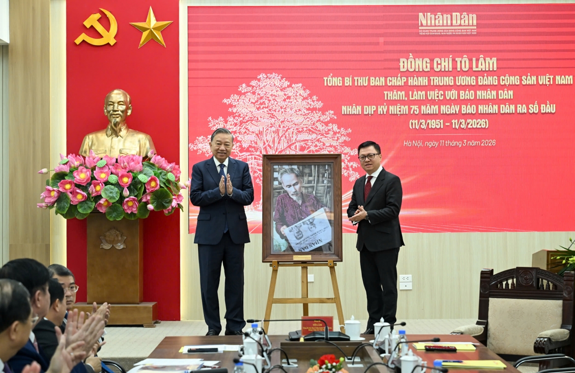 Tổng Bí thư Tô Lâm đã tới dự lễ kỉ niệm 75 năm ngày Báo Nhân dân ra số đầu tiên và đón nhận Huân chương Lao động hạng Nhất.