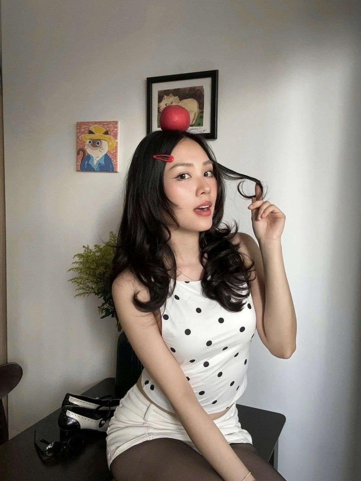 Hoa hậu Mai Phương khoe nhan sắc ngọt ngào, được fan ví là “thần tiên tỉ tỉ”. Gần đây người đẹp thử sức nhiều vai trò như ca hát, đóng phim...