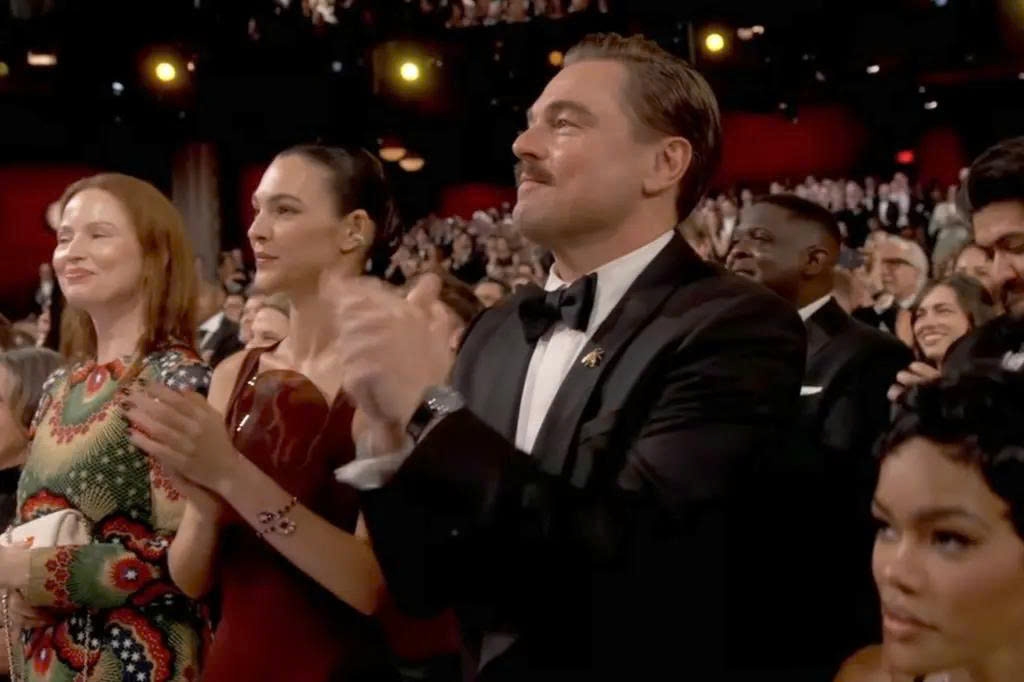 Leonardo DiCaprio và bạn gái Vittoria Ceretti tại lễ trao giải Oscar 2026. Ảnh: ABC