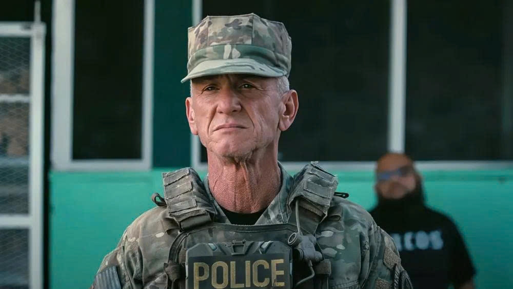 Sean Penn vào vai Đại tá Steven J. Lockjaw trong phim "One Battle After Another". Ảnh: Warner Bros