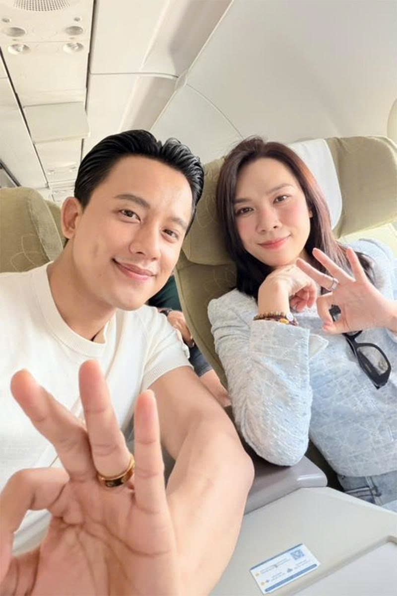 Ca sĩ Mỹ Tâm đăng ảnh cùng diễn viên Mai Tài Phến trên máy bay, hào hứng thông báo cinetour phim "Tài" tại Đà Nẵng sắp bùng nổ.