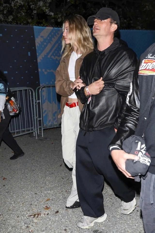 Tờ The Sun đưa tin, nam diễn viên Orlando Bloom đang trong mối quan hệ tình cảm với người mẫu Luisa Laemmel kém 21 tuổi. Hai người được cho là có chuyến nghỉ dưỡng ngắn ngày tại Thụy Sĩ vào tuần trước. Theo nguồn tin thân cận, nam diễn viên và bạn gái mới đã quen nhau vài tháng và ngày càng gắn bó. Cả hai dính nghi vấn hẹn hò vào tháng trước khi được trông thấy đi xem Super Bowl cùng nhau.