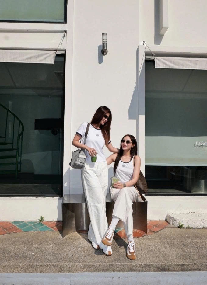 Hoa hậu Kỳ Duyên và Hoa hậu Thiên Ân diện đồ đôi trong chuyến du lịch Thái Lan.