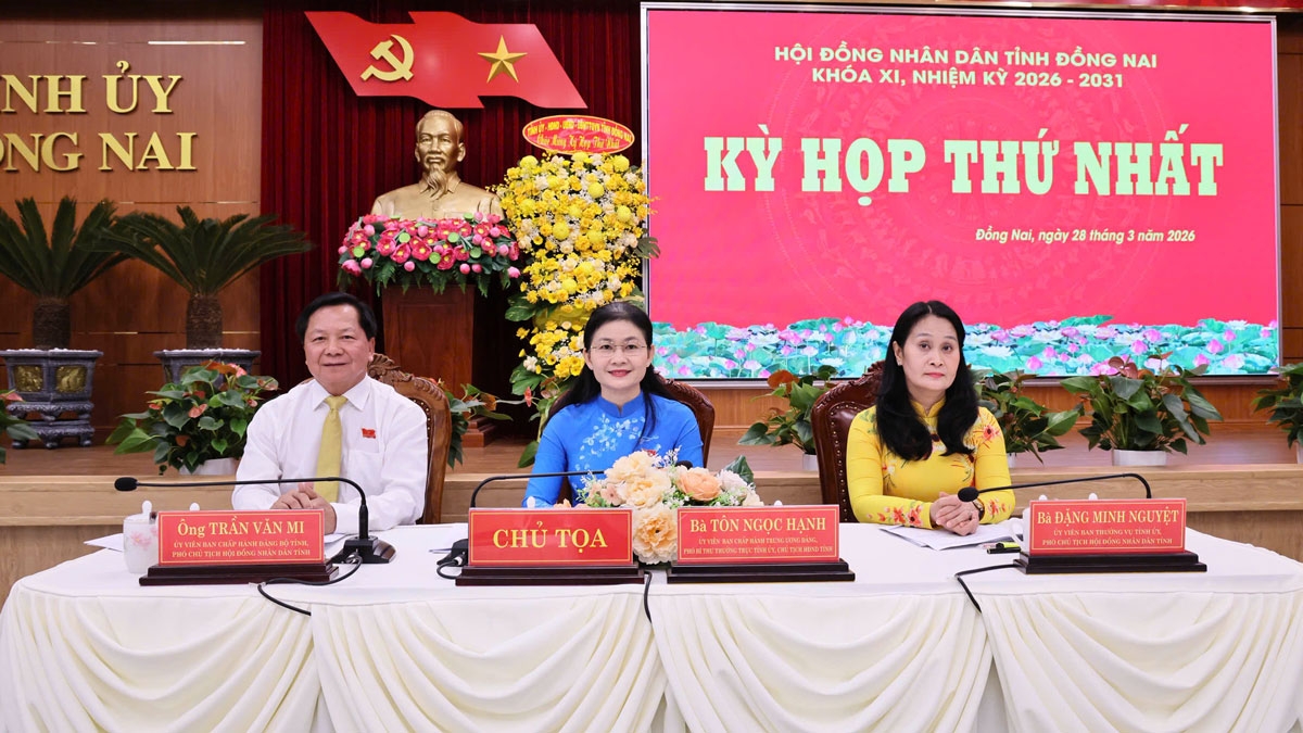Các đồng chí chủ tọa điều hành kỳ họp thứ nhất HĐND tỉnh nhiệm kỳ 2026-2031 (ảnh: BĐN)