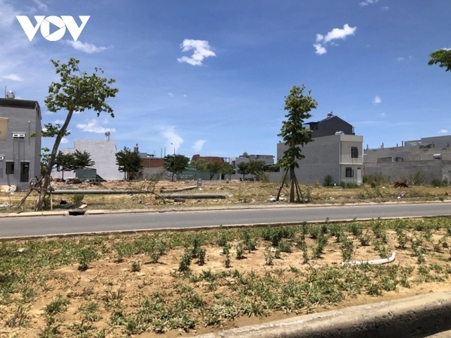 Một khu đô thị dở dang chưa được cấp giấy chứng nhận quyền sử dụng đất.