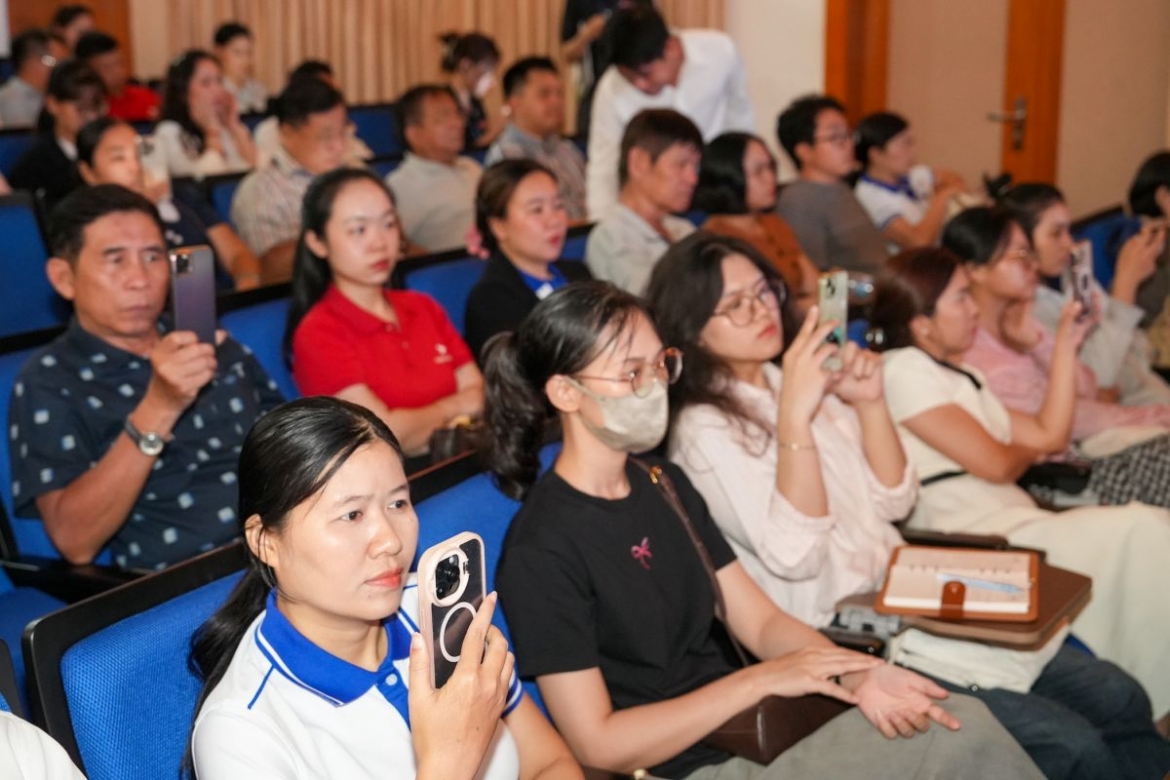 Hộ kinh doanh dự hội thảo. Ảnh: BTC