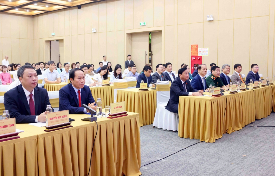 Các đại biểu tham dự buổi lễ.