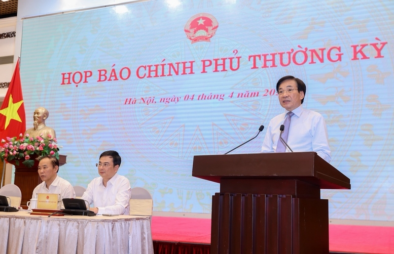 Bộ trưởng, Chủ nhiệm Văn phòng Chính phủ Trần Văn Sơn, Người phát ngôn của Chính phủ, cung cấp thông tin cho báo chí tại họp báo - (Ảnh: VGP)