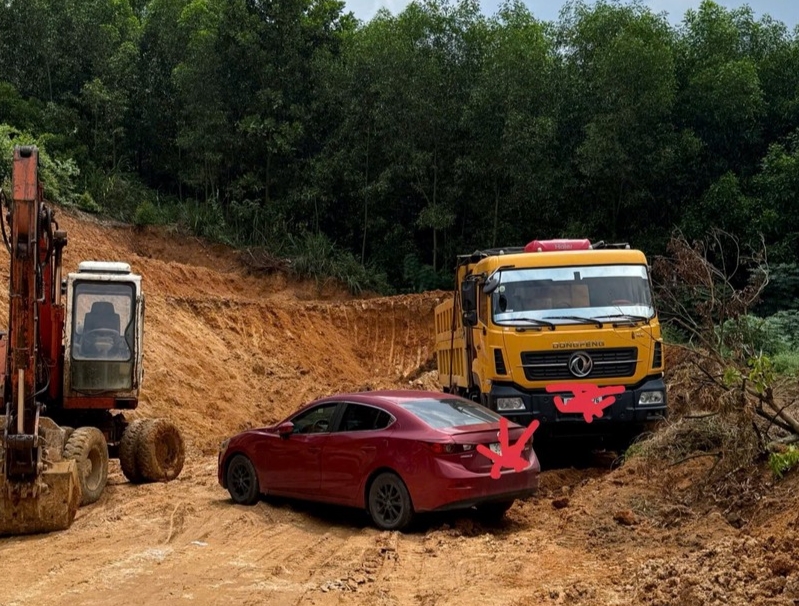 Hiện trường khai thác khoáng sản trái phép tại xã Lục Sơn, tỉnh Bắc Ninh