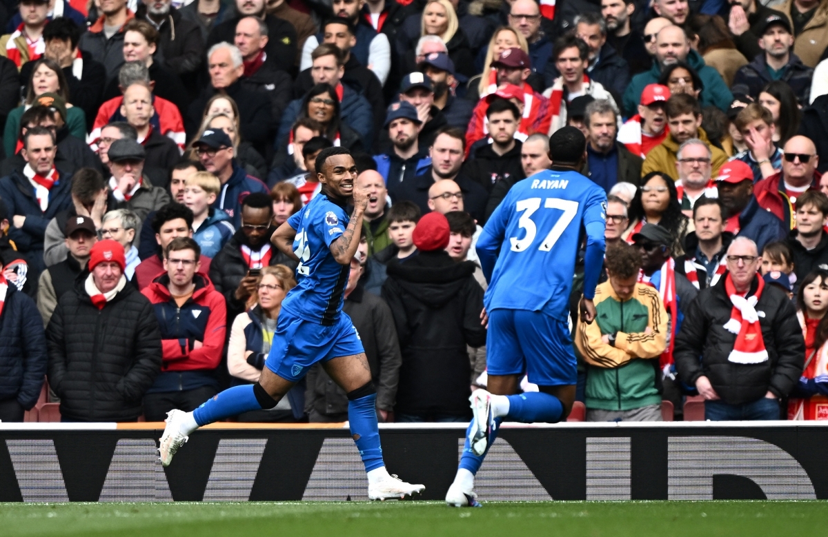 Bournemouth vượt lên dẫn trước Arsenal. (Ảnh: Reuters)