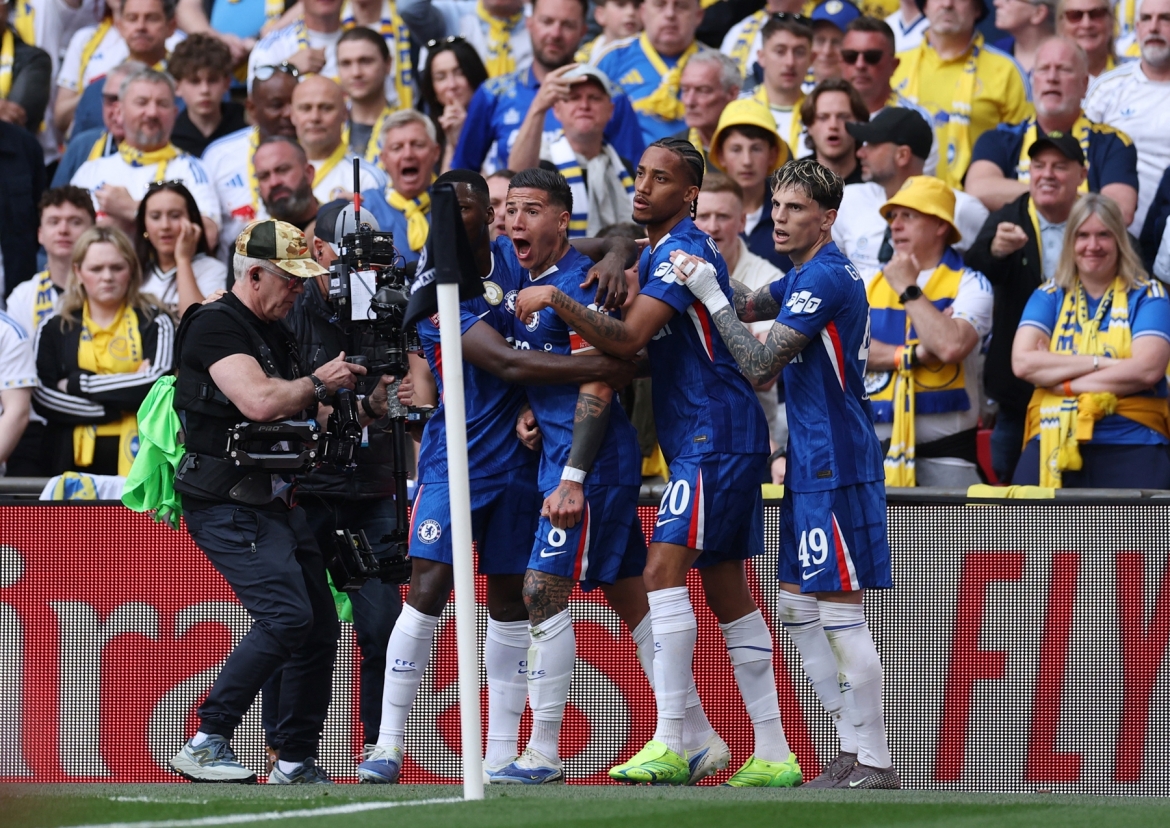 Chelsea mở tỷ số trong trận bán kết FA Cup. (Ảnh: Reuters)