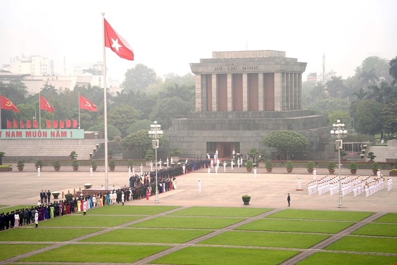 Quốc hội khóa XVI có 500 đại biểu Quốc hội. Tại kỳ họp đầu tiên, ngoài công tác nhân sự, Quốc hội sẽ xem xét, thông qua 8 dự án luật và 1 nghị quyết.