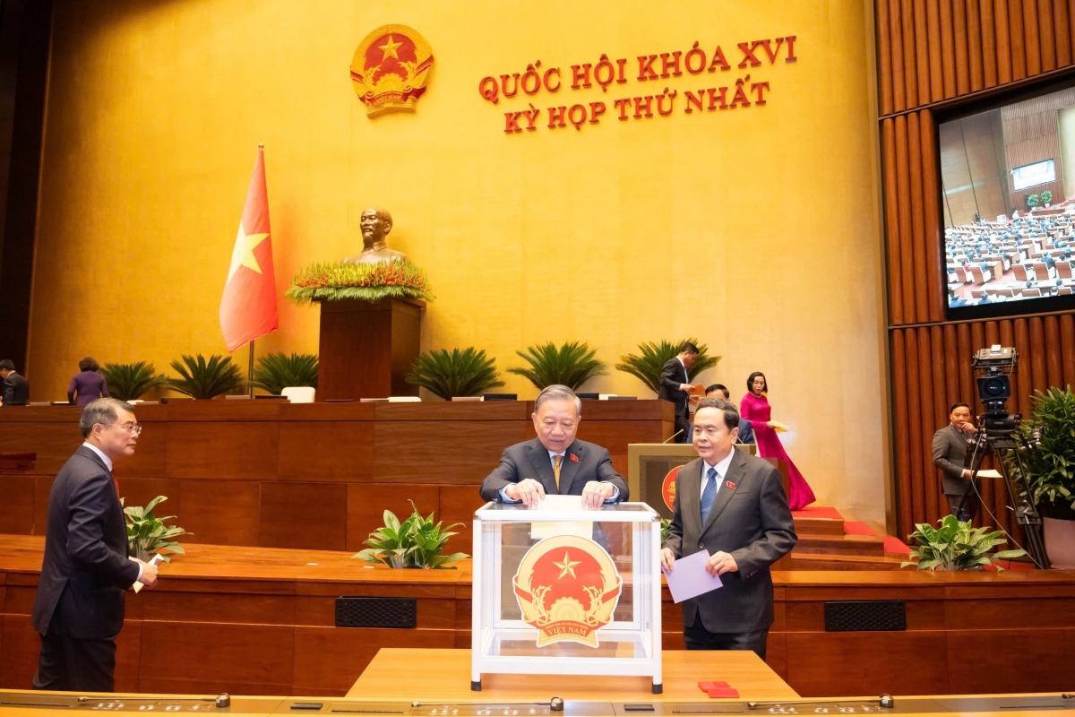 Chiều 7/4, tại Kỳ họp thứ nhất, Chủ tịch nước trình danh sách đề cử để Quốc hội bầu Thủ tướng Chính phủ nhiệm kỳ 2026-2031.