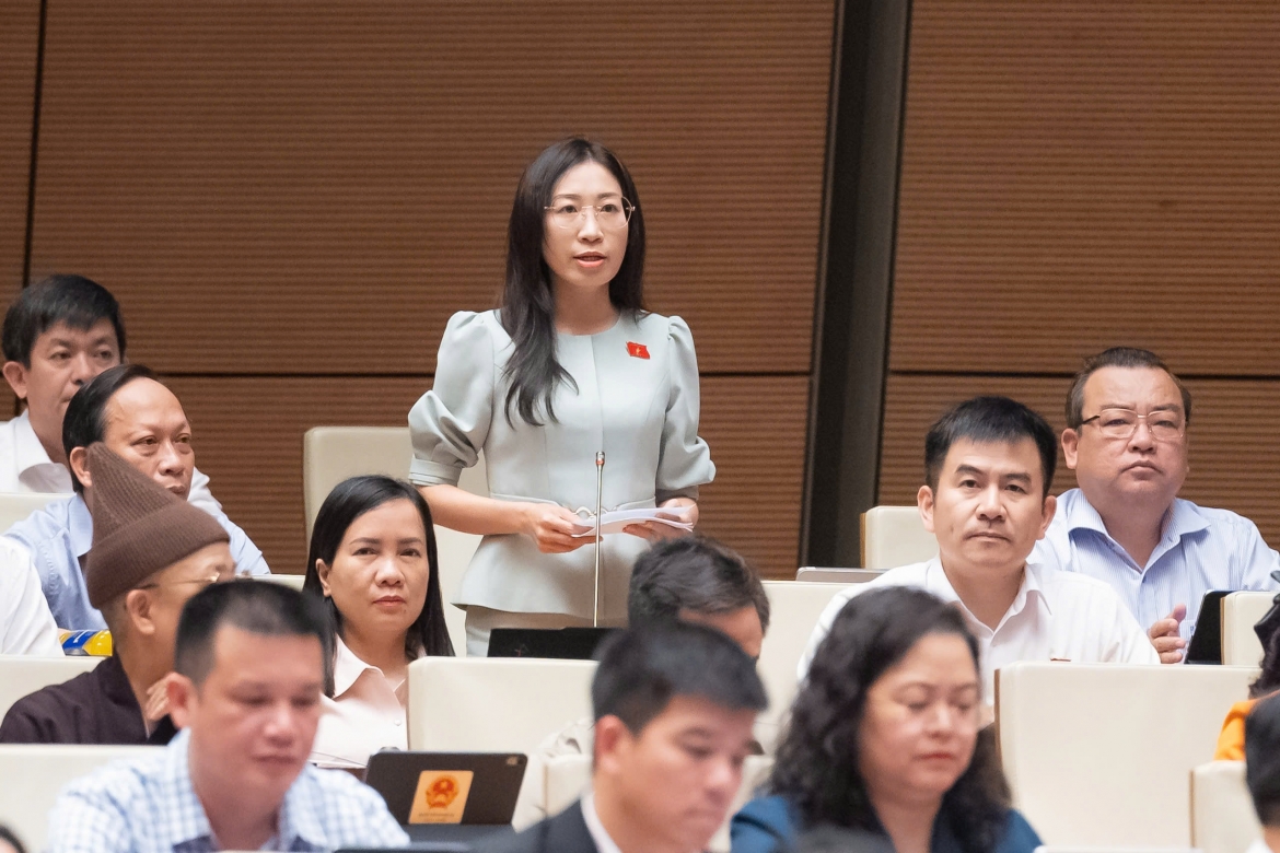 Đại biểu Hoàng Thị Thanh Thúy, Đoàn ĐBQH tỉnh Tây Ninh phát biểu