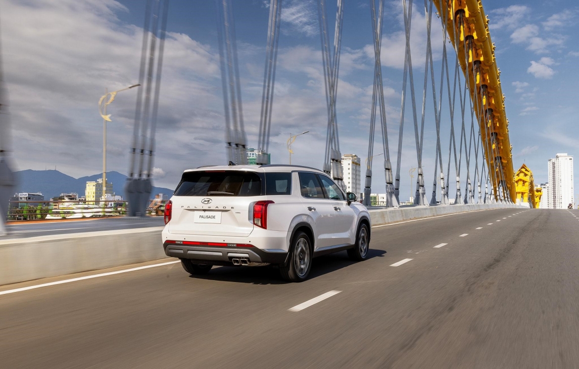 Hyundai Palisade được yêu thích nhờ thiết kế mạnh mẽ, hiện đại, đi kèm nhiều trang bị tiện nghi mà vẫn giữ mức giá hợp lý.