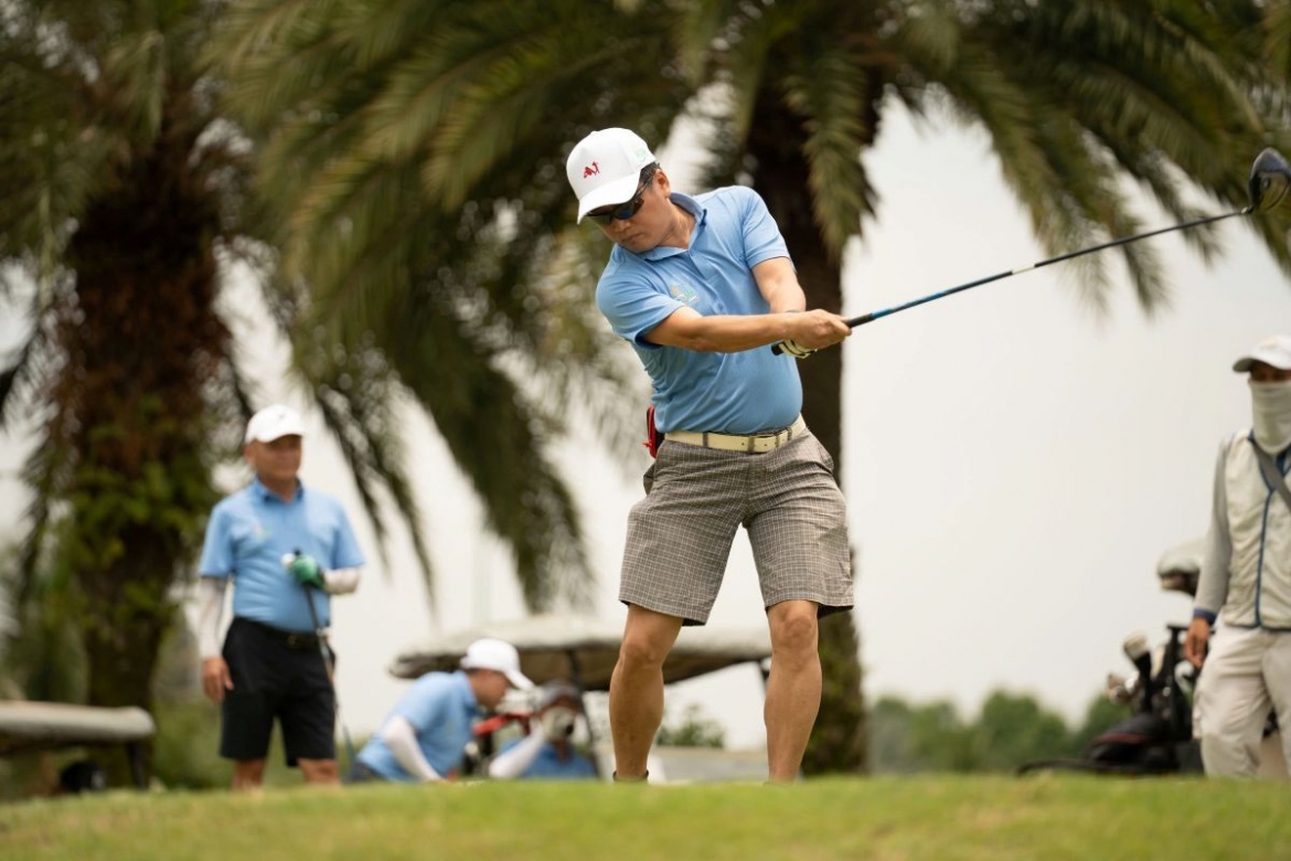 Các golfer tranh tài 18 hố theo thể thức handicap