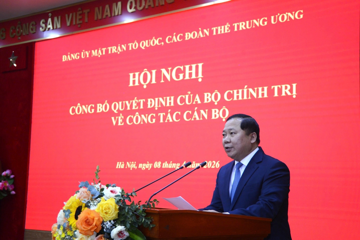 Ông Nguyễn Phi Long phát biểu nhận nhiệm vụ.