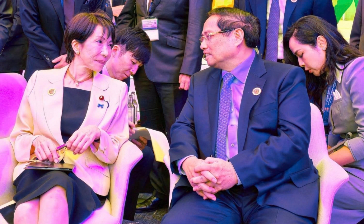 Thủ tướng Phạm Minh Chính gặp Thủ tướng Nhật Bản Takaichi Sanae tại Hội nghị Cấp cao ASEAN lần thứ 47 - (Ảnh: VGP)